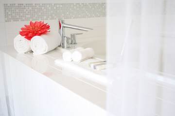 Deep soaking bathtub