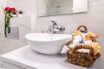 Bathroom sink