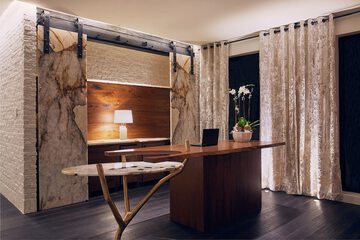 Concierge desk