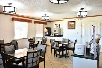 Breakfast/Coffee Service 34 of 36