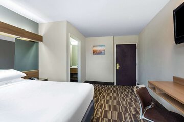 Room 9 of 24