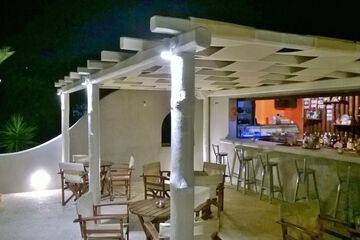 Poolside bar
