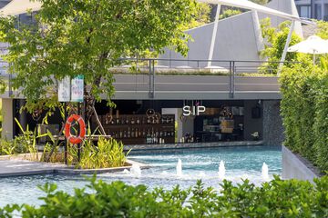 Poolside bar