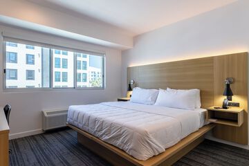 Room 52 of 81