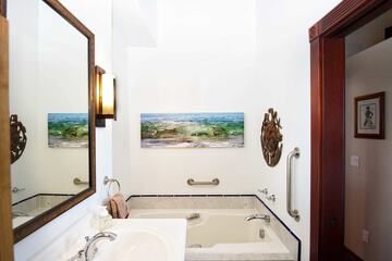 Deep soaking bathtub