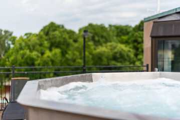 Outdoor spa tub