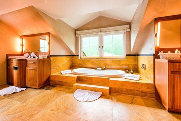 Jetted tub