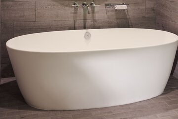 Deep soaking bathtub