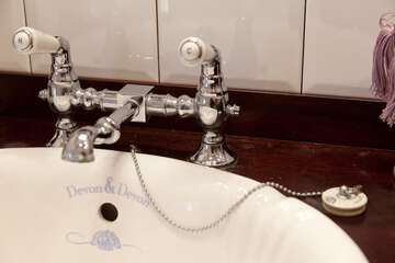 Bathroom sink