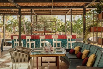 Poolside bar