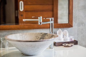 Bathroom sink
