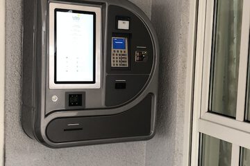 Check-in/check-out kiosk