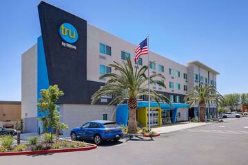 Tru by Hilton Lathrop CA