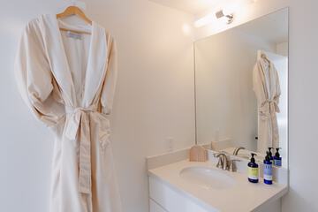 Bathroom amenities
