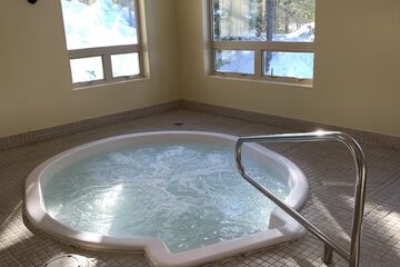 Indoor spa tub
