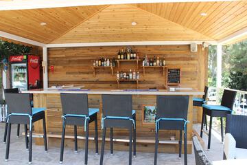 Poolside bar