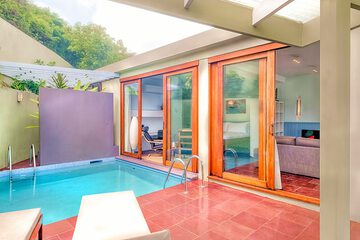 Indoor/outdoor pool