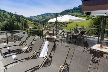 Poolside bar