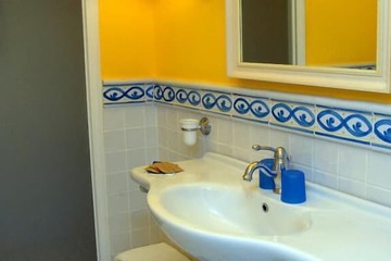 Bathroom sink