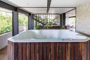 Indoor spa tub