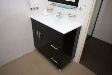 Bathroom sink