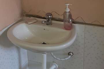 Bathroom sink