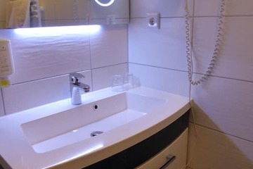 Bathroom sink