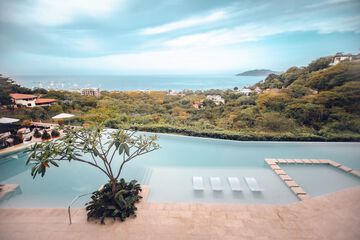 Infinity pool