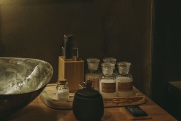 Bathroom amenities