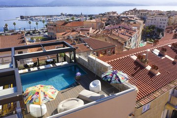 Rooftop pool