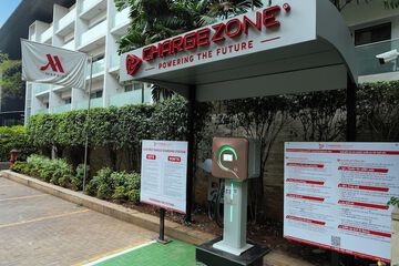 Electric vehicle charging station