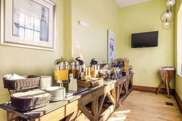 Breakfast/Coffee Service 55 of 71