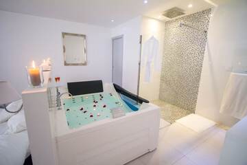 Jetted tub