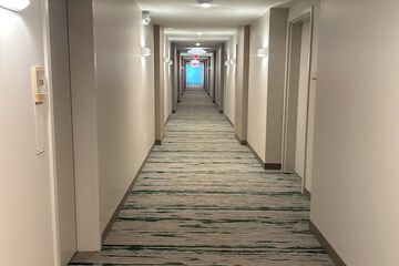 Handrails in hallways