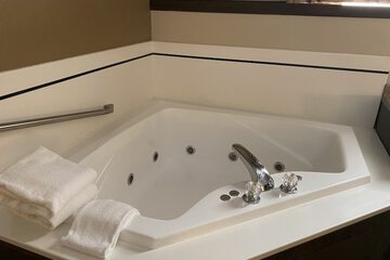 Private spa tub