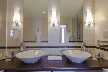 Bathroom sink