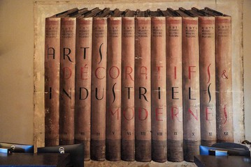 Check-in/check-out kiosk