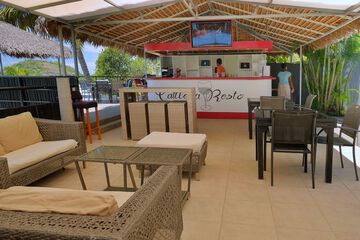Poolside bar