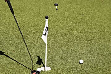 Mini-golf