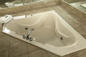 Jetted tub