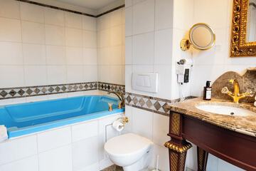 Private spa tub