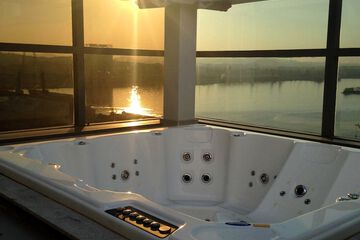 Jetted tub
