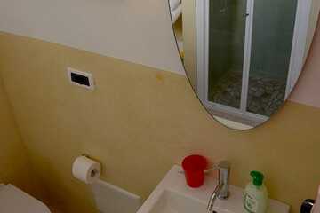 Bathroom sink