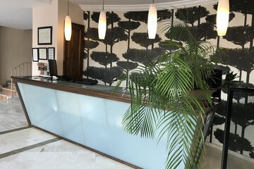 Check-in/check-out kiosk