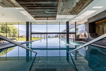 Indoor/outdoor pool