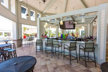 Poolside bar
