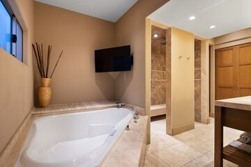Private spa tub