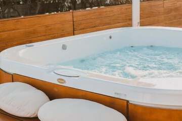 Jetted tub