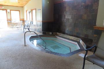 Indoor spa tub