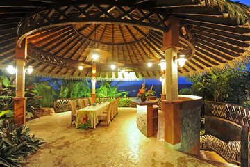Poolside bar